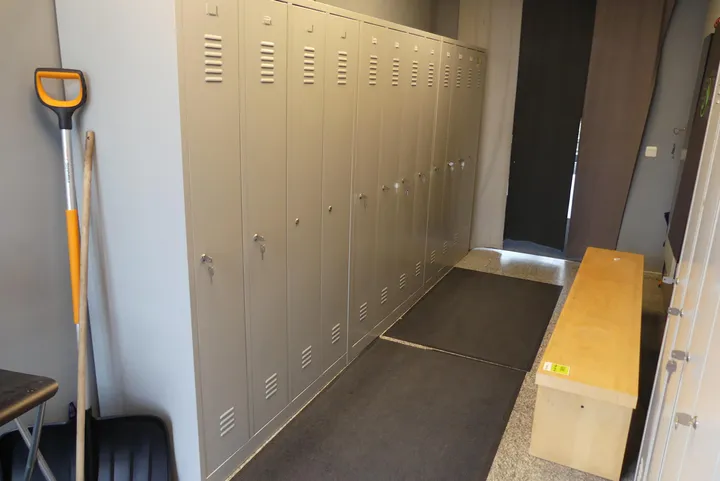 3x Spindschrank, ohne Inhalt Maße in cm je ca. 117 x 50 x 180